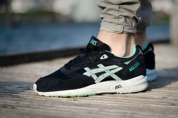 Кроссовки Asics Gel Saga "H137K", EUR 41