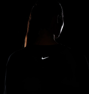 Лонгслив женский Nike One Relaxed Dri-Fit (FN2817-010)