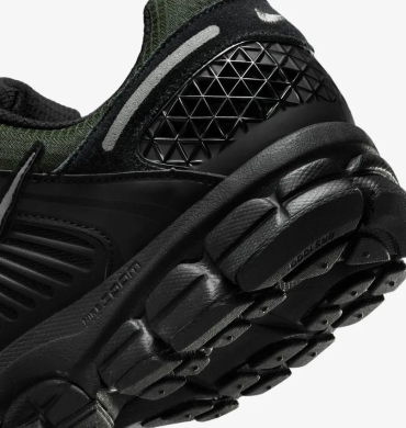 Кроссовки мужские Nike Zoom Vomero 5 (HV2527-001), EUR 40