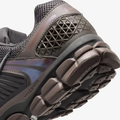 Чоловічі кросівки Nike Zoom Vomero 5 "Cave Stone" HF5493-201, EUR 42