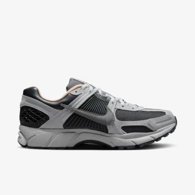 Чоловічі кросівки Nike Zoom Vomero 5 "Cave Stone" HF5493-201, EUR 45,5