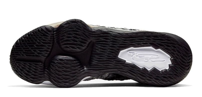 Баскетбольні кросівки Nike LeBron 17 "Black/White", EUR 42,5