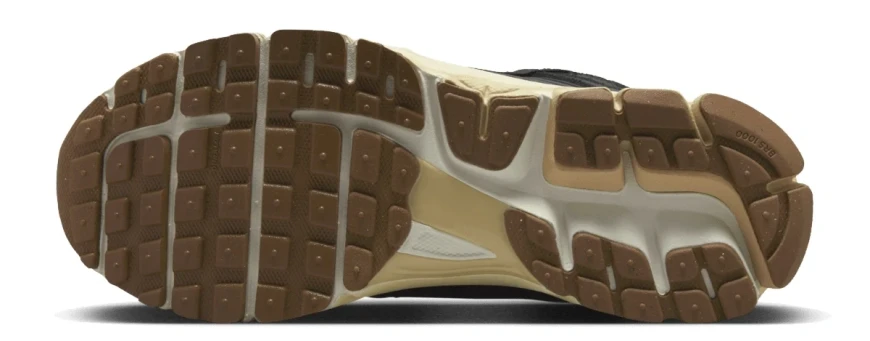 Кроссовки женские Nike W Zoom Vomero 5 (FD0533-010)