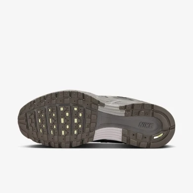 Чоловічі кросівки Nike P-6000 'Cave Stone Metallic Silver' (CD6404-202), EUR 44,5