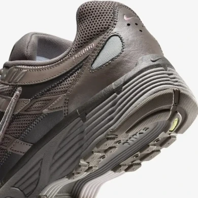 Чоловічі кросівки Nike P-6000 'Cave Stone Metallic Silver' (CD6404-202), EUR 44,5