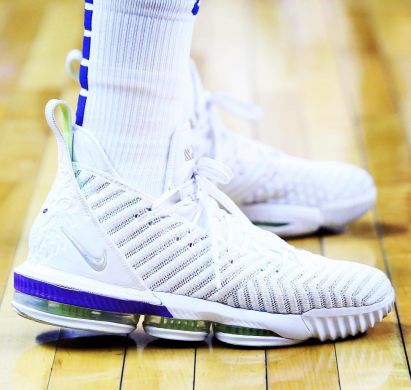 Баскетбольні кросівки Nike LeBron 16 'Buzz Lightyear', EUR 44,5