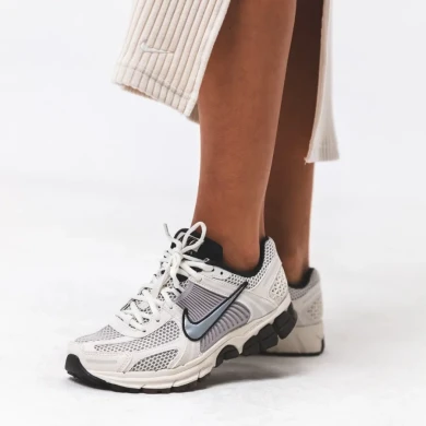 Женские кроссовки Nike Wmns Air Zoom Vomero 5 FJ2028-001, EUR 42,5