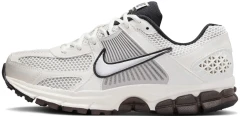 Жіночі кросівки Nike Wmns Air Zoom Vomero 5 FJ2028-001