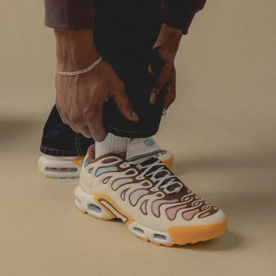 Кроссовки Мужские Nike Air Max Plus Drift (FD4290-001)