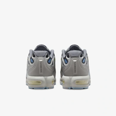 Кросівки чоловічі Nike Air Max Plus Drift (FD4290-002), EUR 41