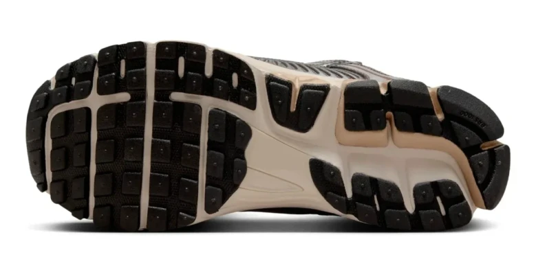 Жіночі кросівки Nike W Air Zoom Vomero 5 (FN6742-201), EUR 36
