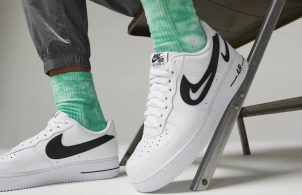 Кросівки Жіночі Nike Air Force 1 (DR7889-100), EUR 38