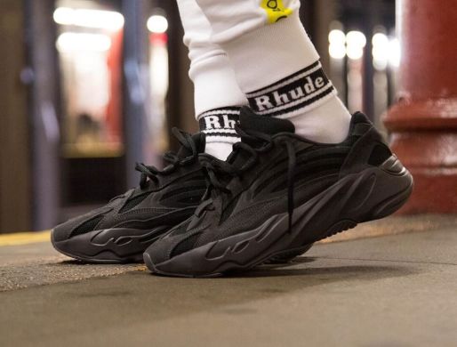Кросівки Adidas Yeezy Boost 700 V2 'Vanta', EUR 37